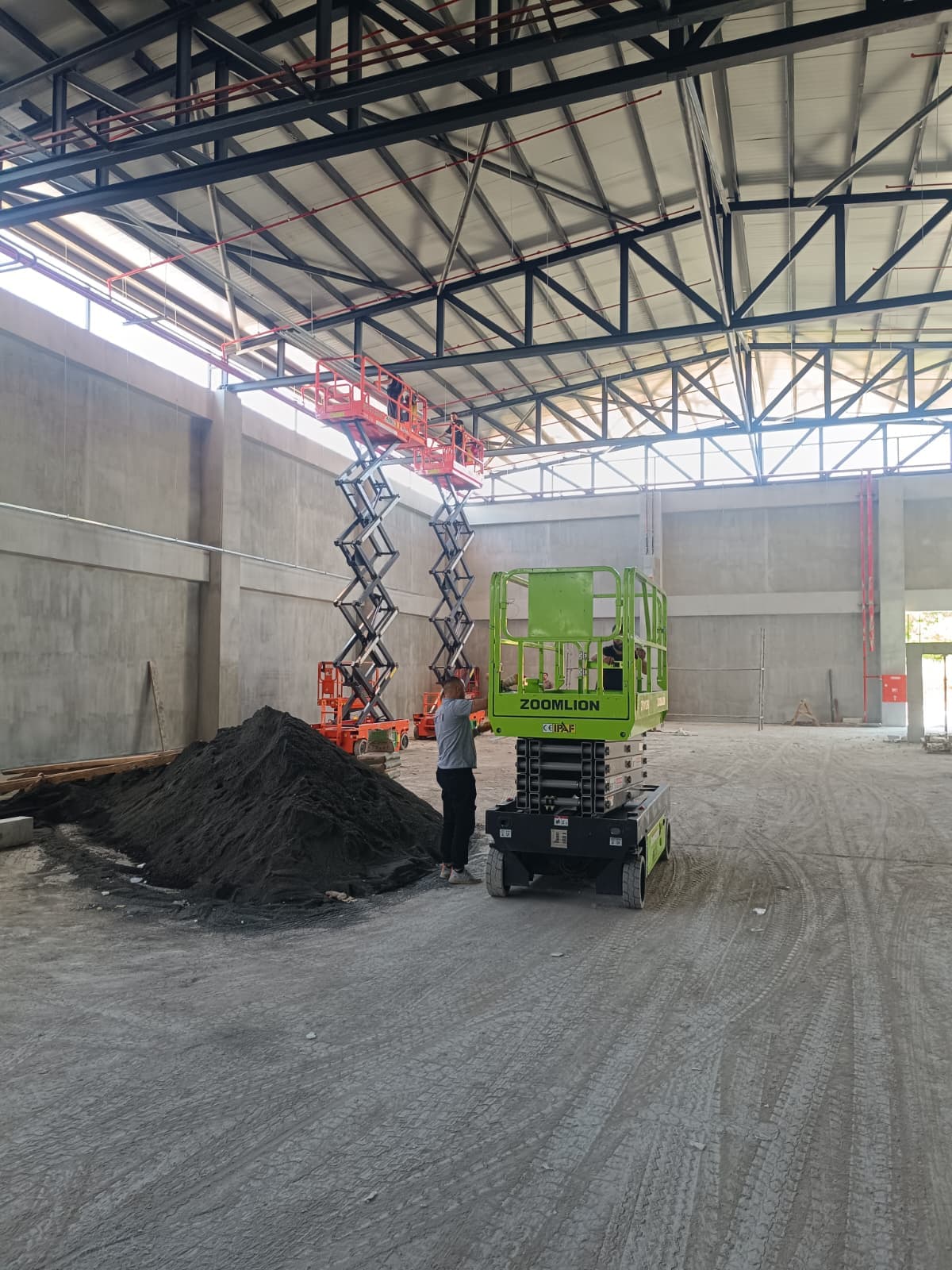 Filo hâlinde makine parkı — çok noktalı rota hazırlığı